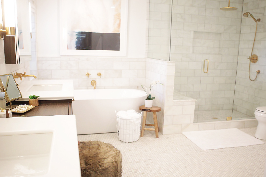 Marble Bathrooms We Re Swooning Over Hgtv S Decorating Design